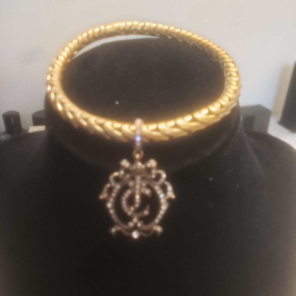 Elegant Gold Bracelet with Crystal Juicy Couture Logo Pendant